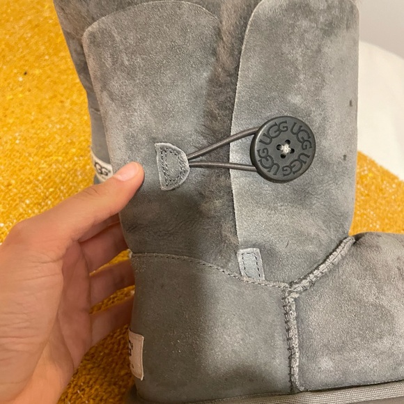 UGG Boots Grey Buttoned, Short - Picture 9 of 11